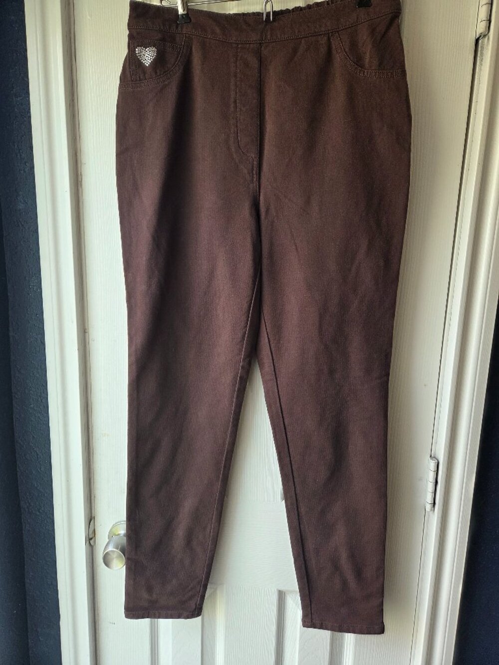 Dream Jeannes By Quacker Factory Stretch Waist With Heart On Pocket Brown Medium
